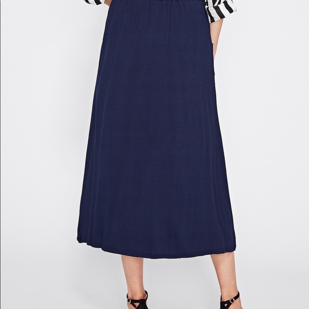 🆕Blue crinkle swing midi skirt - Picture 5 of 7